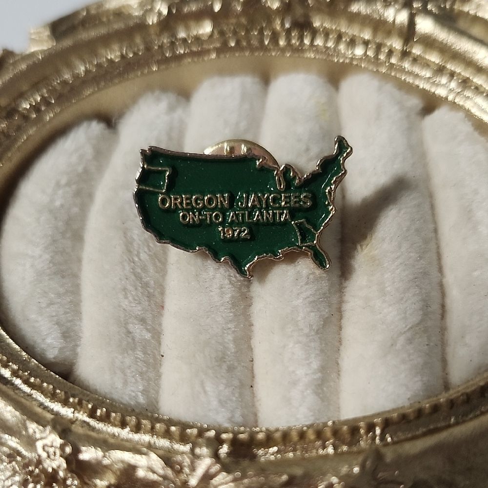 Vtg 1972 Oregon Jaycees Enamel USA Lapel Pin - On to Atlanta Georgia
